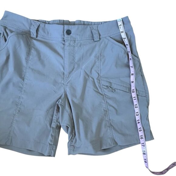 Duluth ~ Women’s Tan Active Shorts ~lots of pockets ~ size 14 - Picture 9 of 13